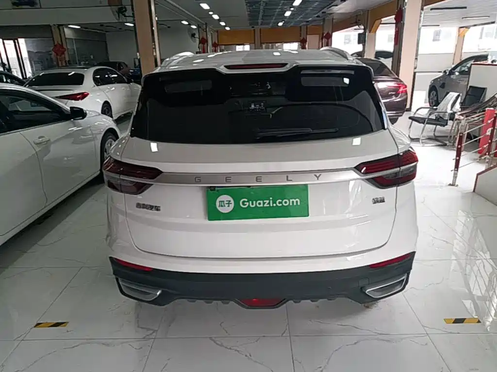 Фото 6 - Geely Binyue