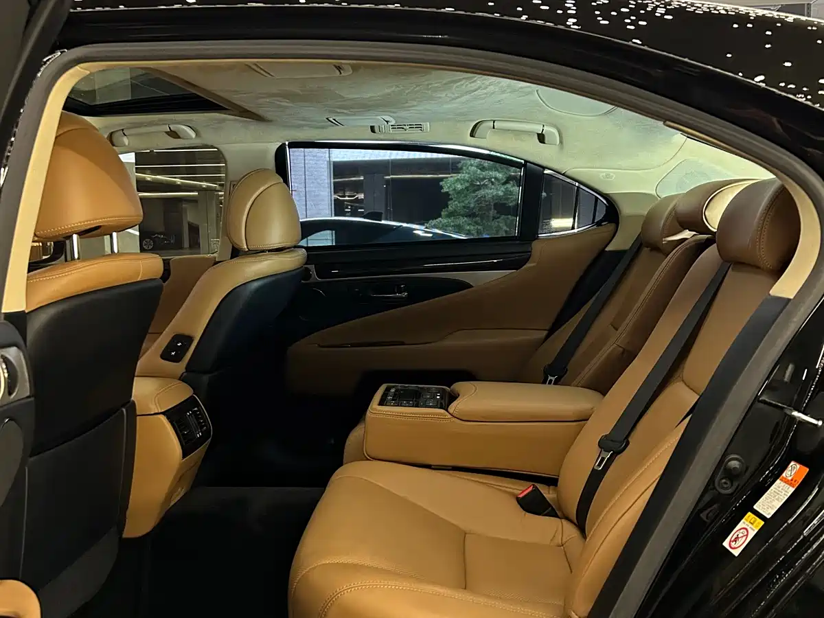 Lexus LS 2016 460L фото 7