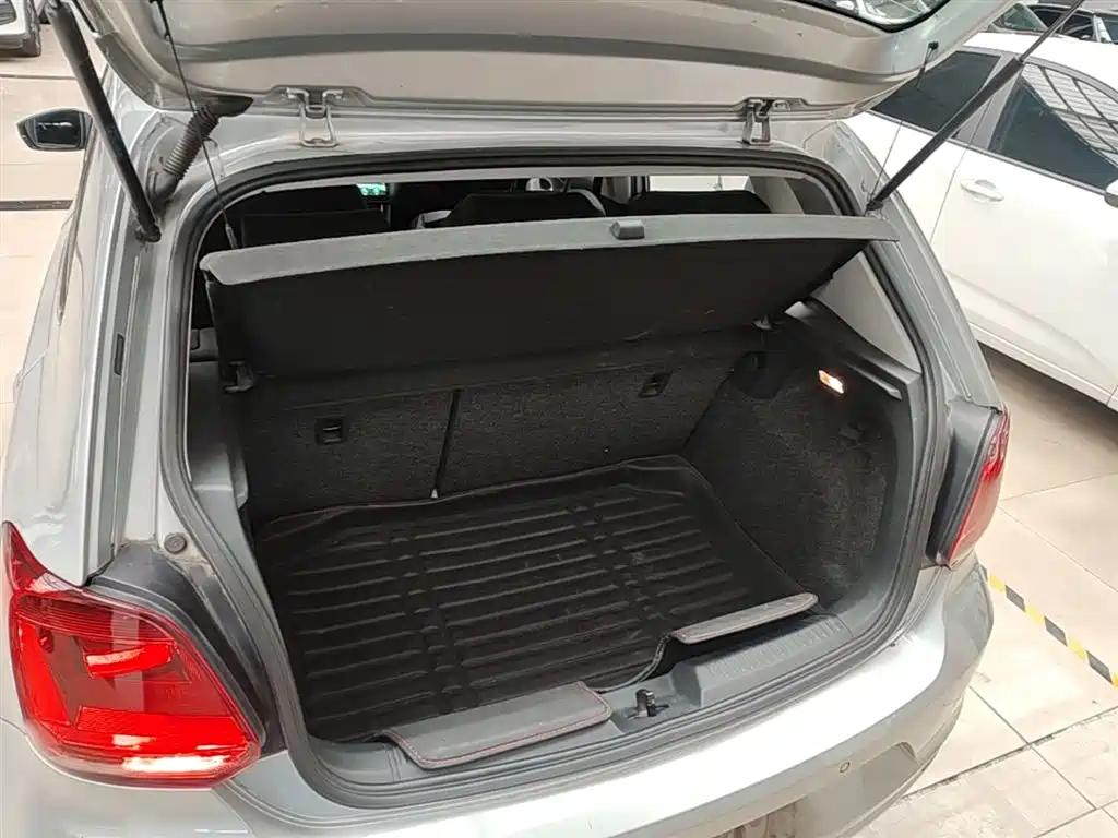 Volkswagen Polo 2014 1.4L Automatic Comfort Edition фото 19