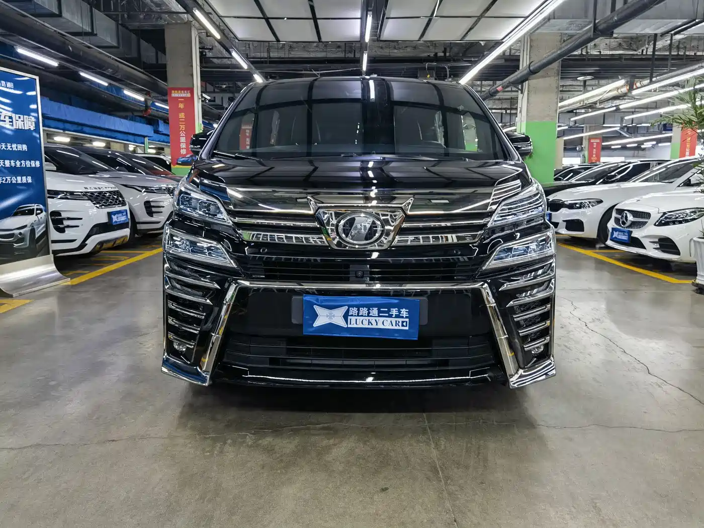 Toyota Vellfire 2021 Crown Hybrid 2.5L HV Premium Edition фото 2