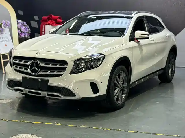 MERCEDES-BENZ GLA