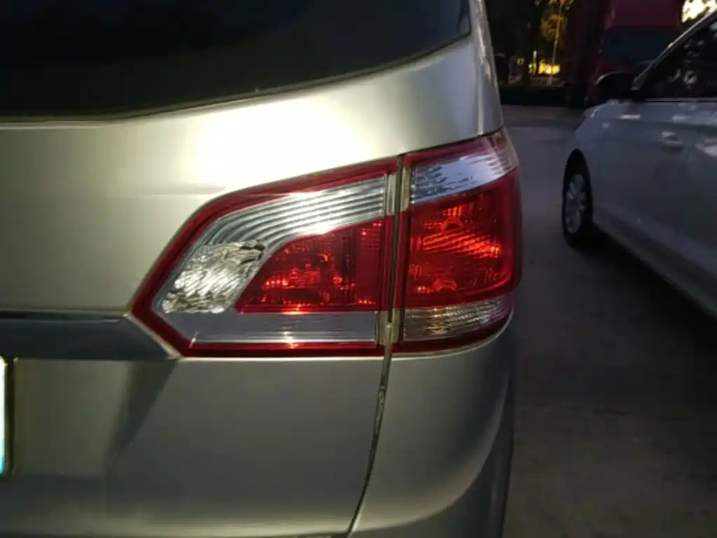 Baojun 730 2015 2014 1.5L Manual Luxury Navigation ESP Edition 7-Seater