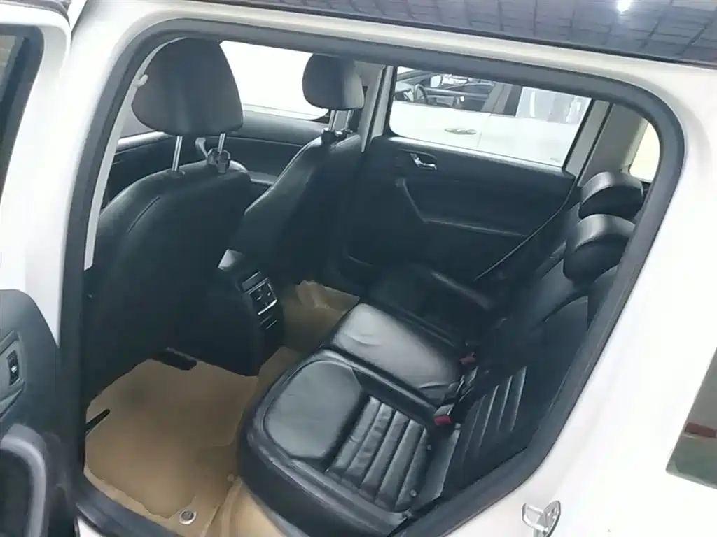 Škoda Yeti 2014 1.8TSI DSG Polar Edition фото 17