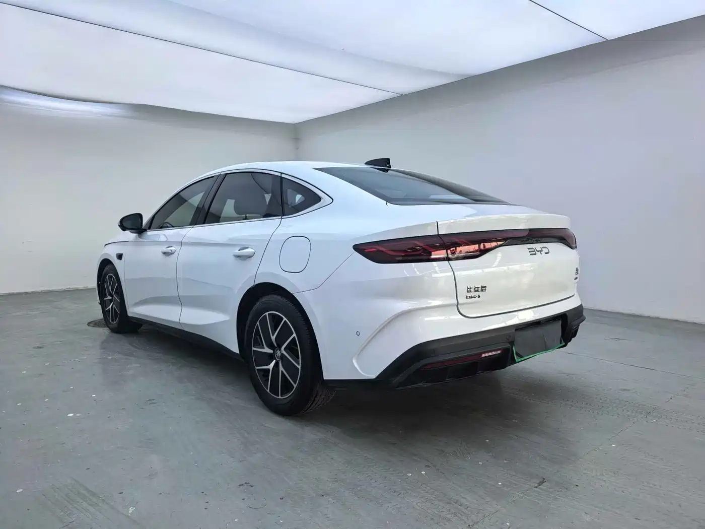 BYD Qin L 2025 DM-i Smart Drive 80KM Premium фото 9