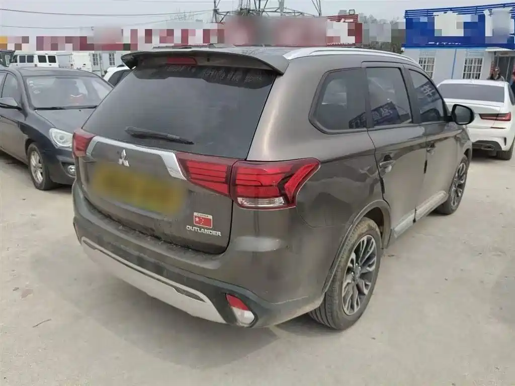 MITSUBISHI OUTLANDER