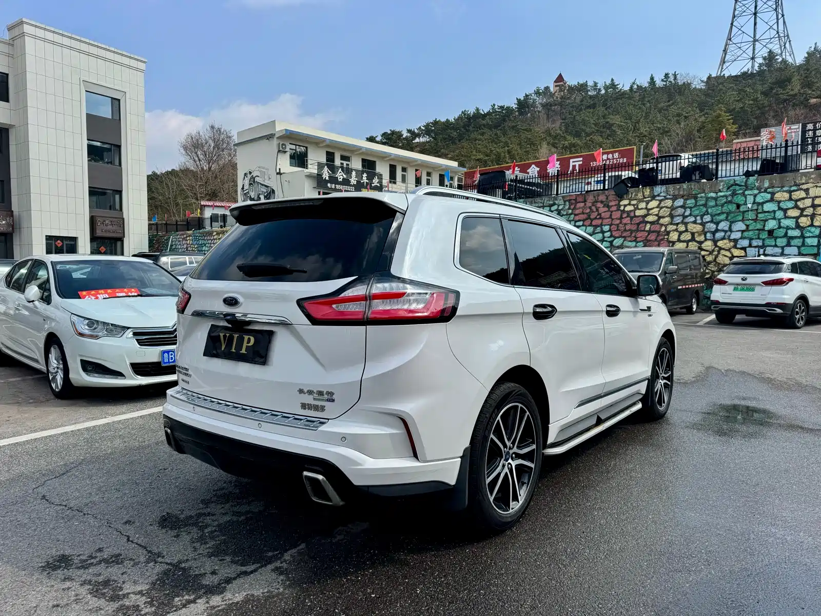 Фото 9 - Ford Edge
