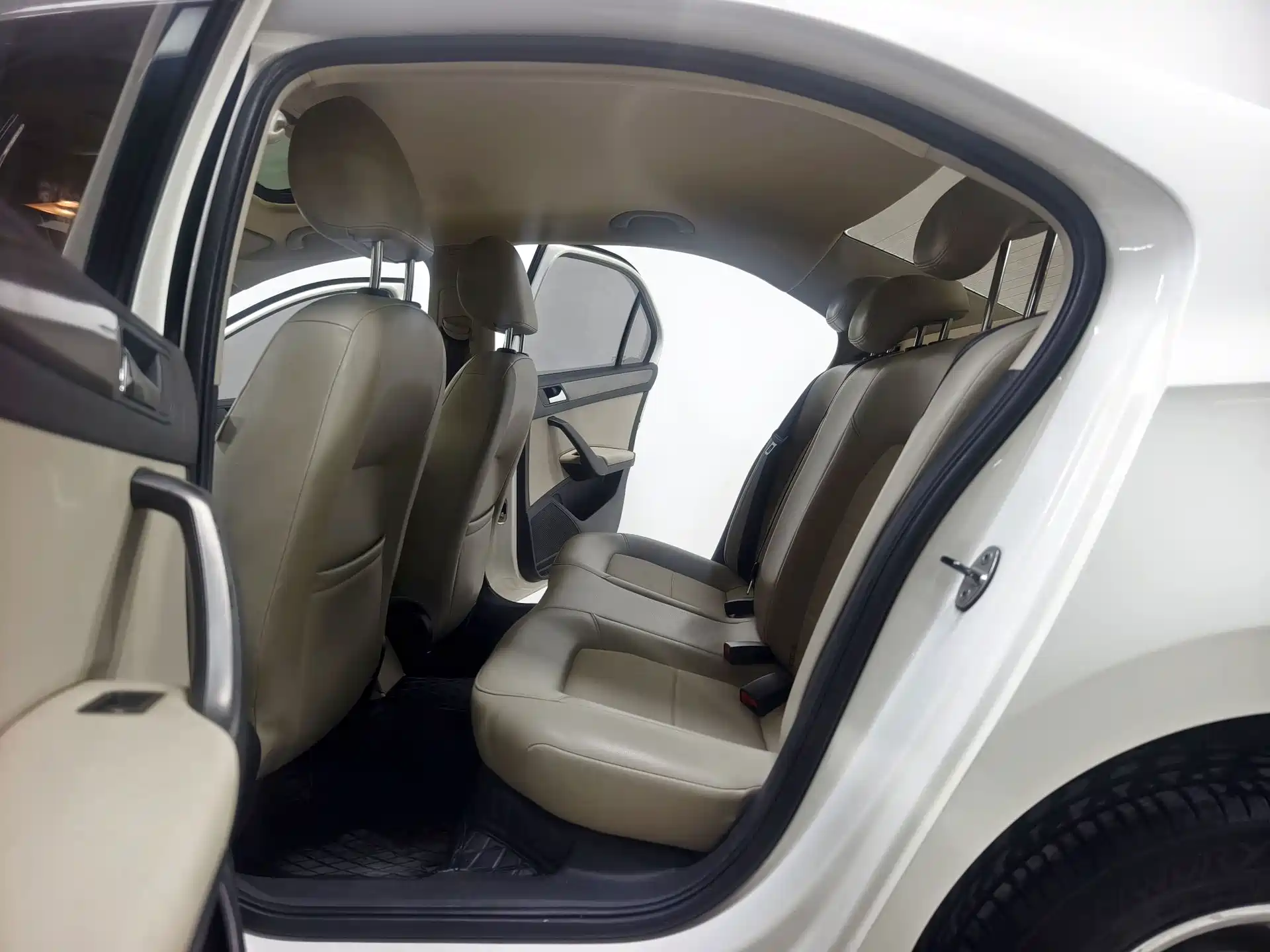 صورة 13 - Volkswagen Santana
