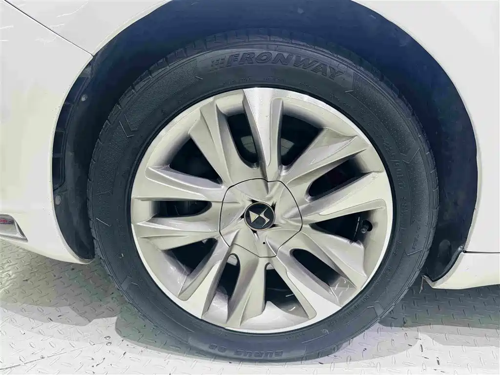 DS 5 2015 2014 1.6T Luxury THP160