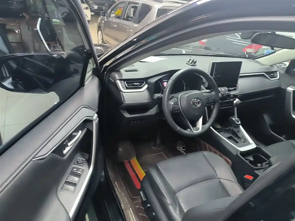 Toyota Wildlander 2022 2.0L CVT FWD Luxury PLUS Edition фото 16
