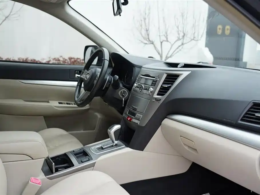 Subaru Legacy 2010 Model 2.0i Luxury фото 22