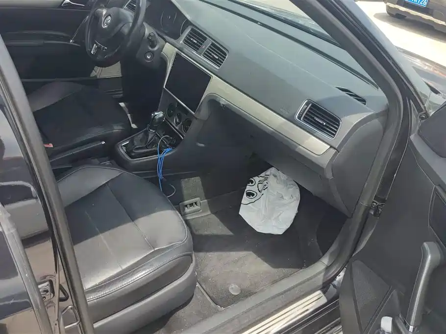 Volkswagen Lavida 2013 1.4TSI DSG Comfort Edition фото 8