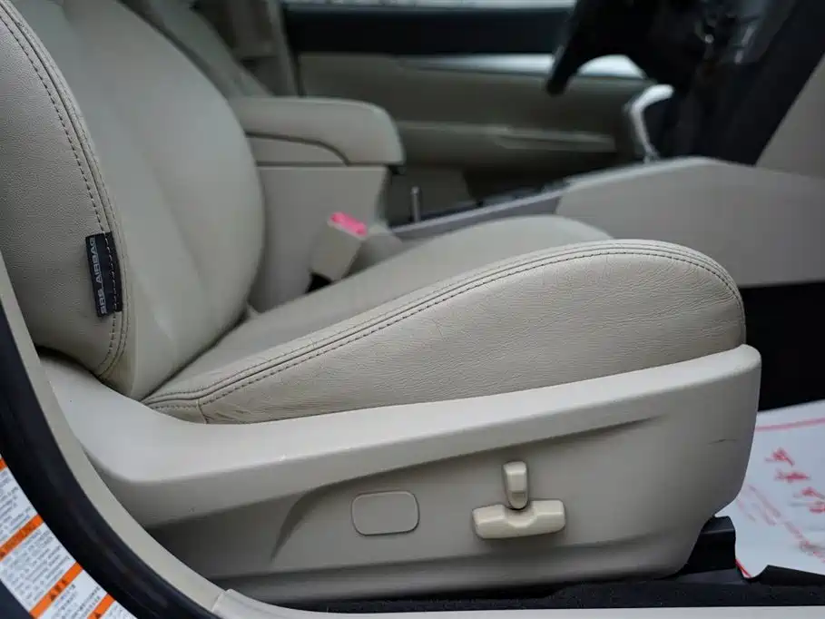 Subaru Legacy 2010 Model 2.0i Luxury фото 21