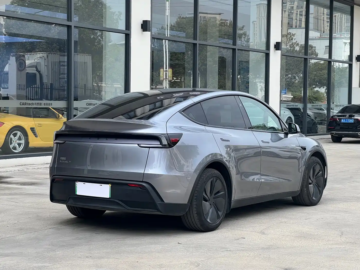 TESLA MODEL Y