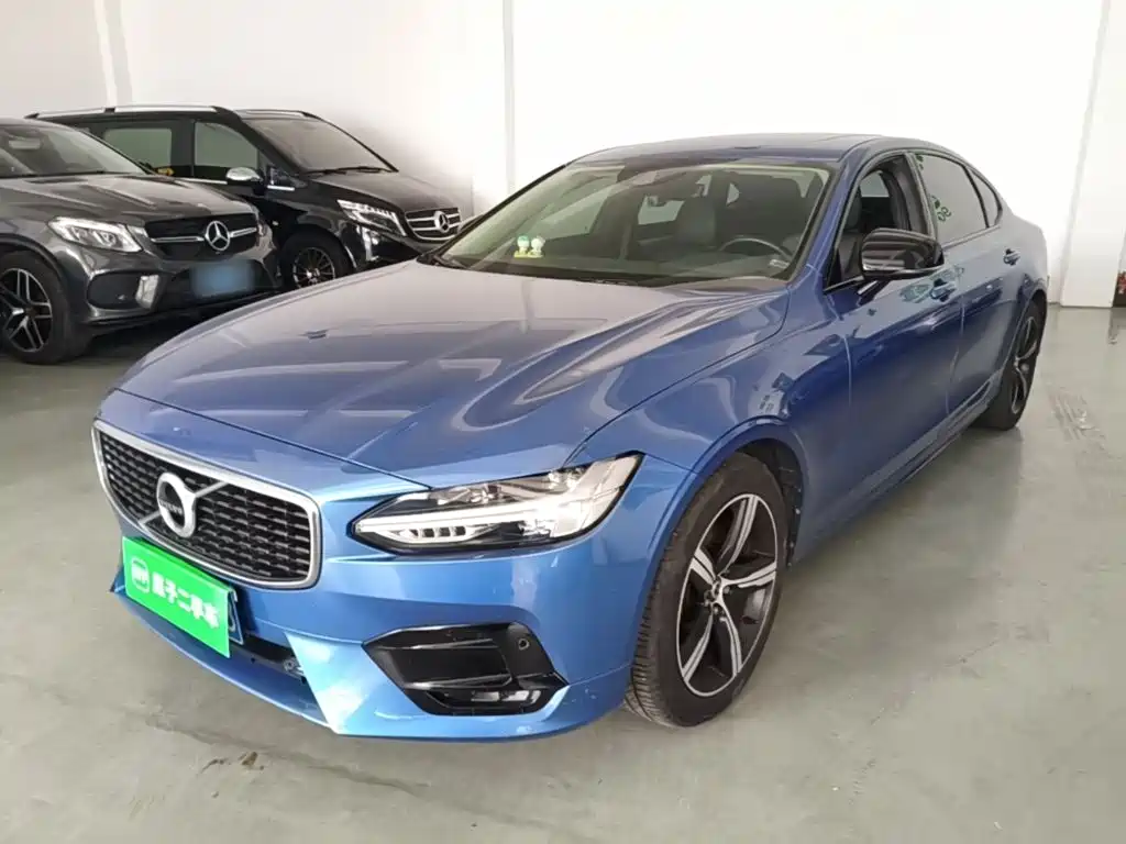 Фото 1 - Volvo S90