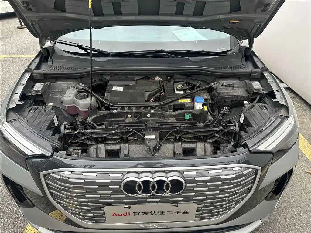 AUDI Q4 E TRON