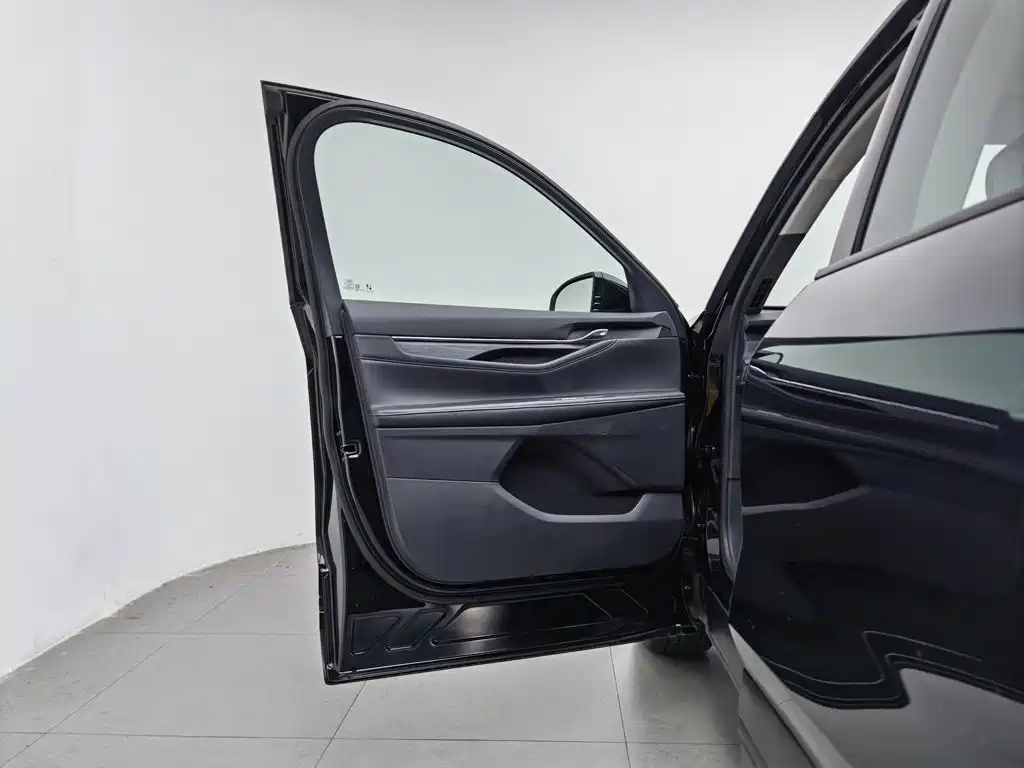 Photo 8 - Ford Edge