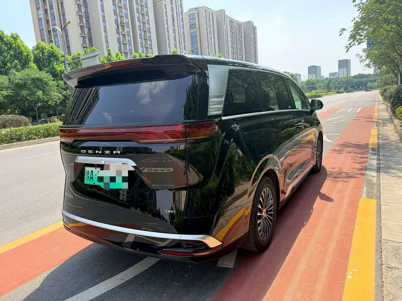 Denza D9 2022 DM-i 1040 Premium фото 3
