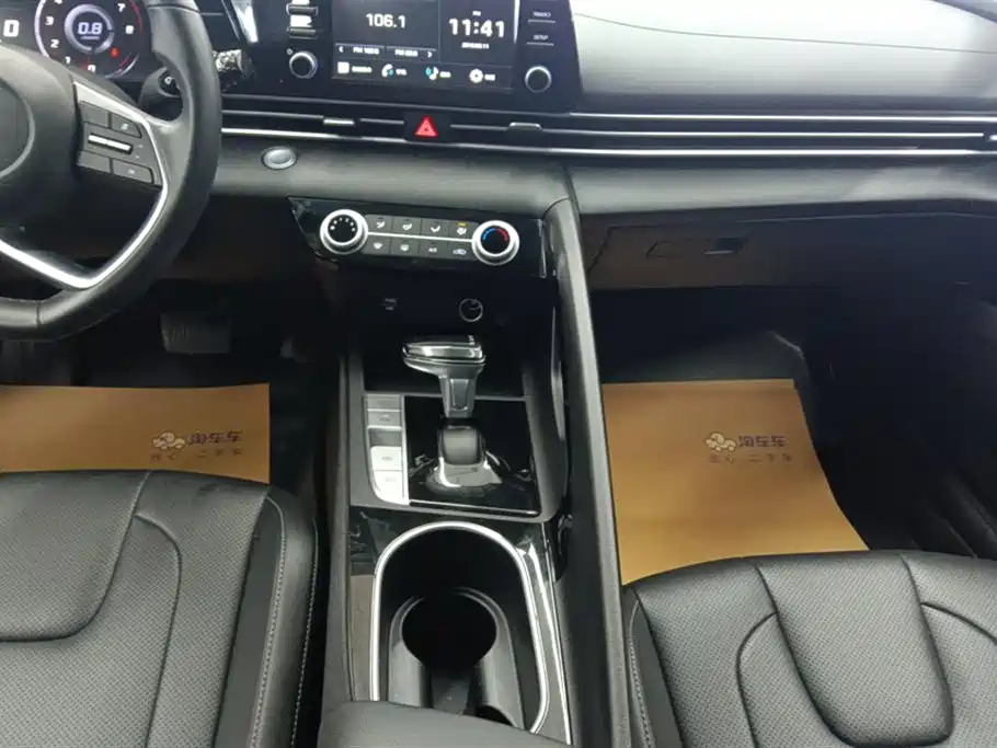Hyundai Elantra 2021 1.5L CVT GLX Elite Edition фото 16