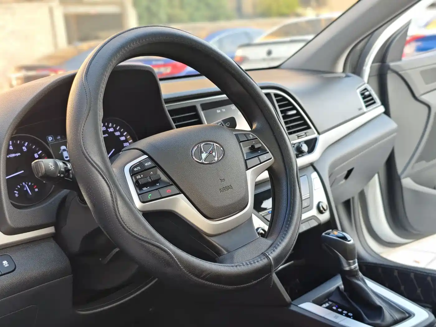 Hyundai Elantra 2016 Model 1.6L Automatic Smart Elite фото 10