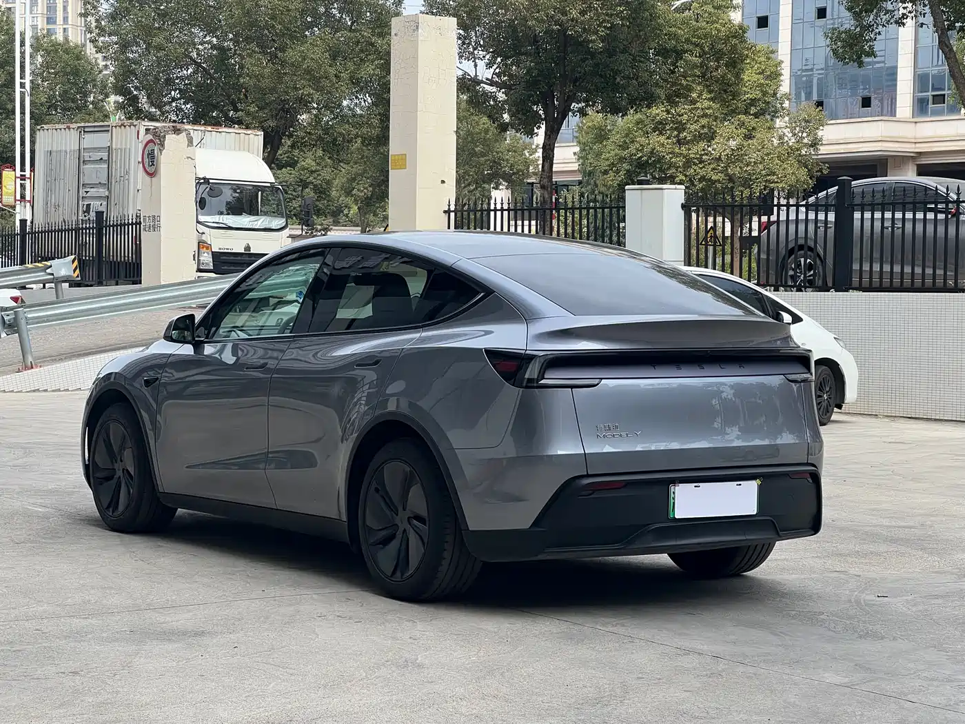 TESLA MODEL Y