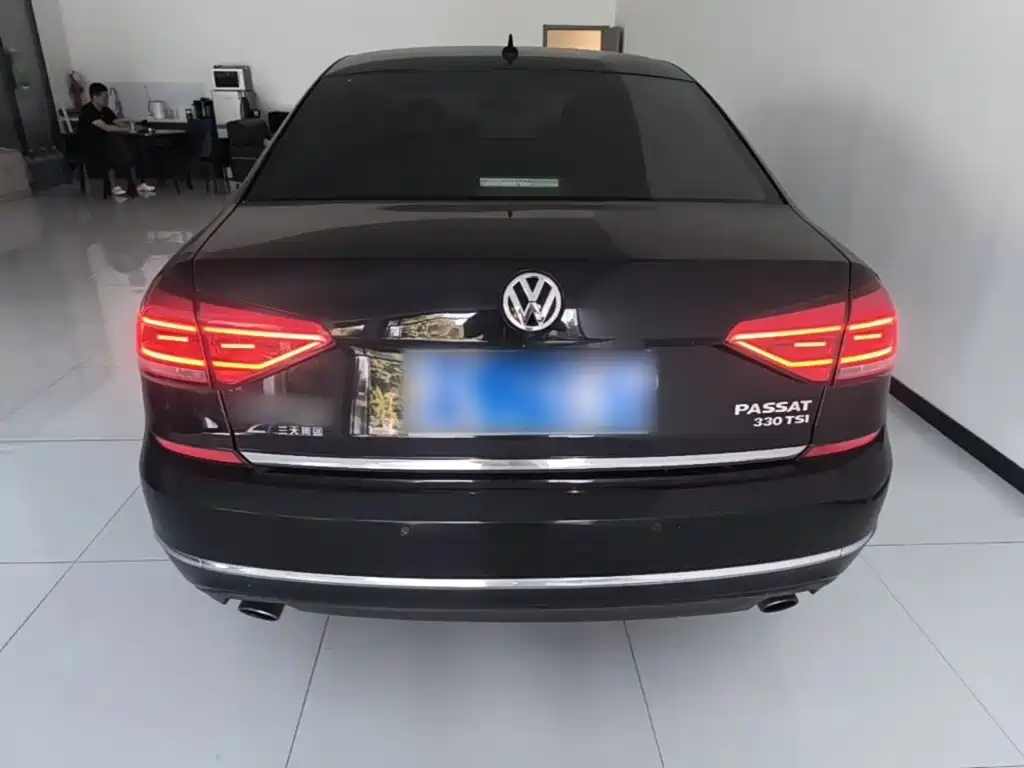 Photo 4 - Volkswagen Passat