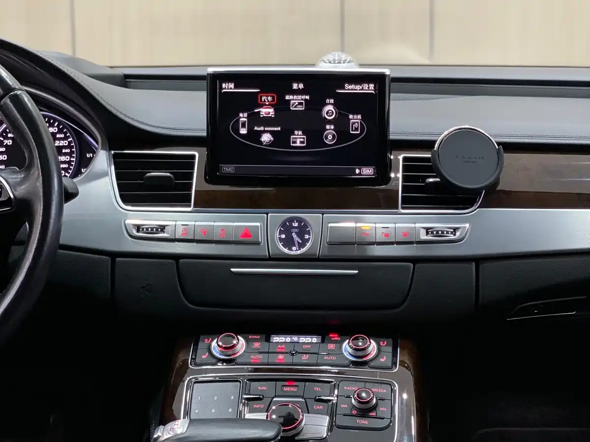 Photo 8 - Audi A8
