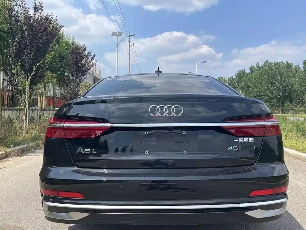 Фото 8 - Audi A6L