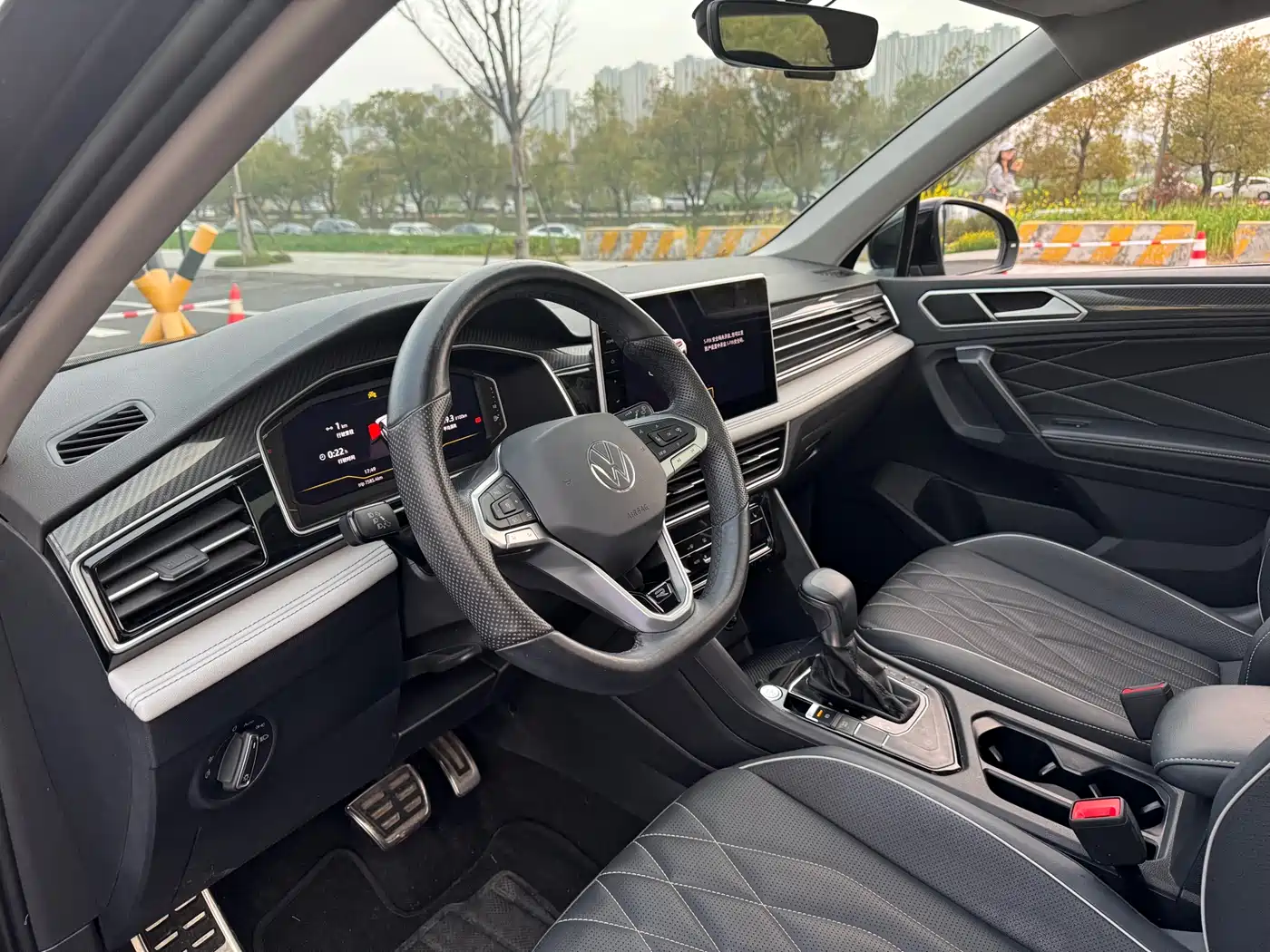 Volkswagen Tiguan L 2024 330TSI Automatic 2WD R-Line Premium Enjoyment Edition фото 10