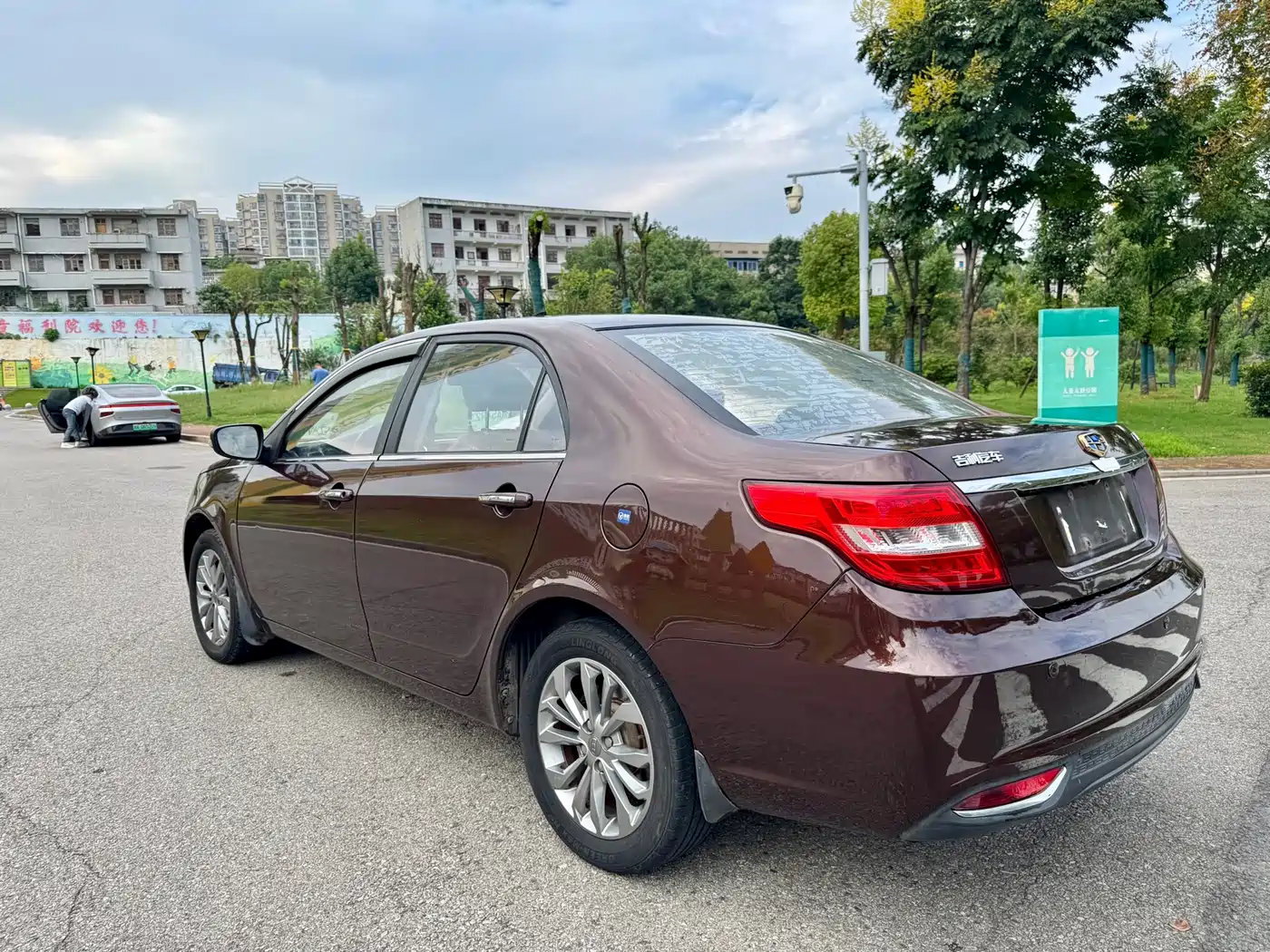 Фото 12 - Geely Vision