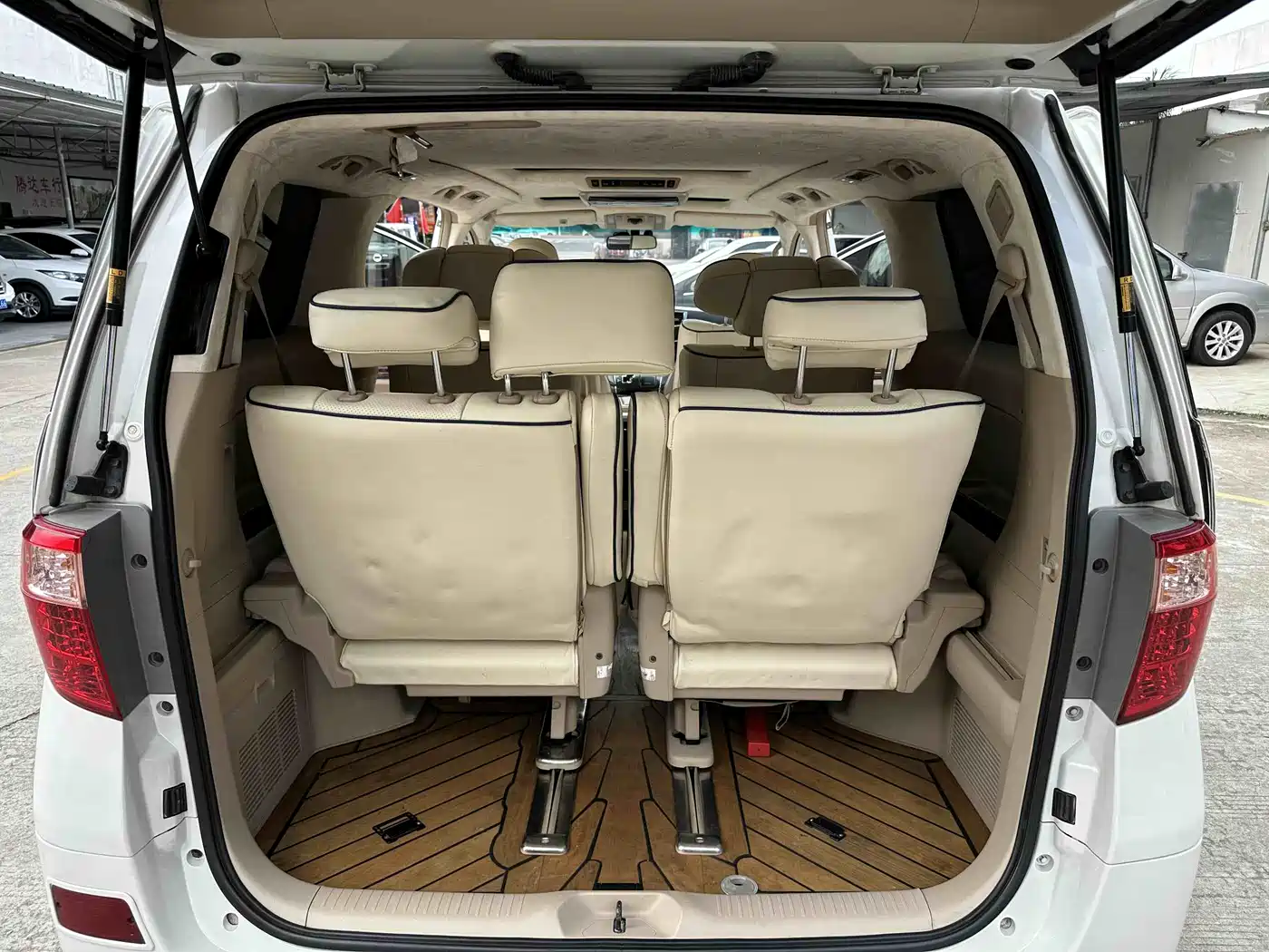 Toyota Alphard 2011 3.5L Luxury Edition фото 14
