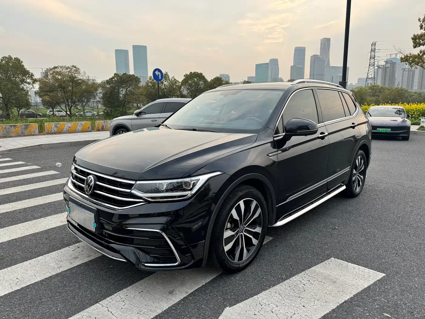 Volkswagen Tiguan L 2024 330TSI Automatic 2WD R-Line Premium Enjoyment Edition