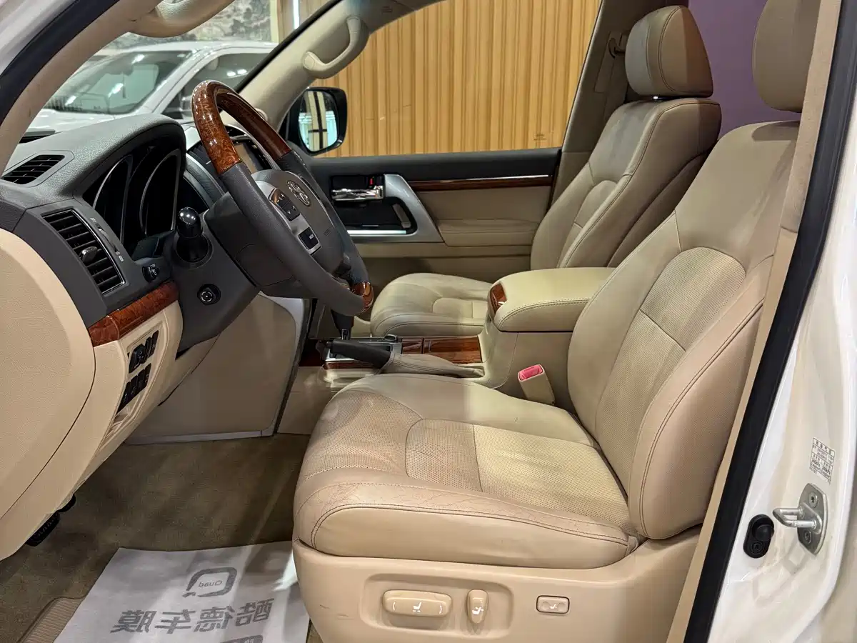 Toyota Land Cruiser 2013 2012 4.6L Automatic VX-R