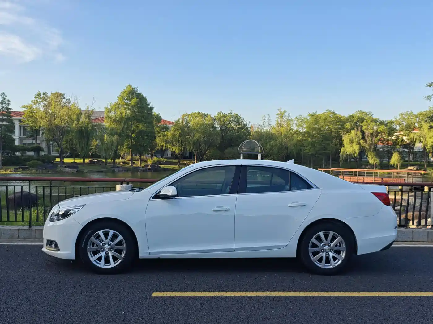 Chevrolet Malibu 2014 2.0L Automatic Luxury фото 7