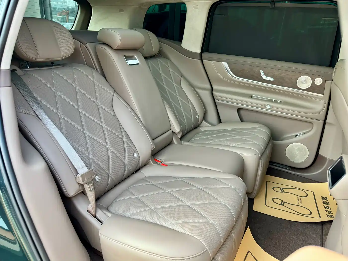 AITO Wenjie AITO M9 2025 Extended Range Ultra 52kWh 5-Seater фото 16
