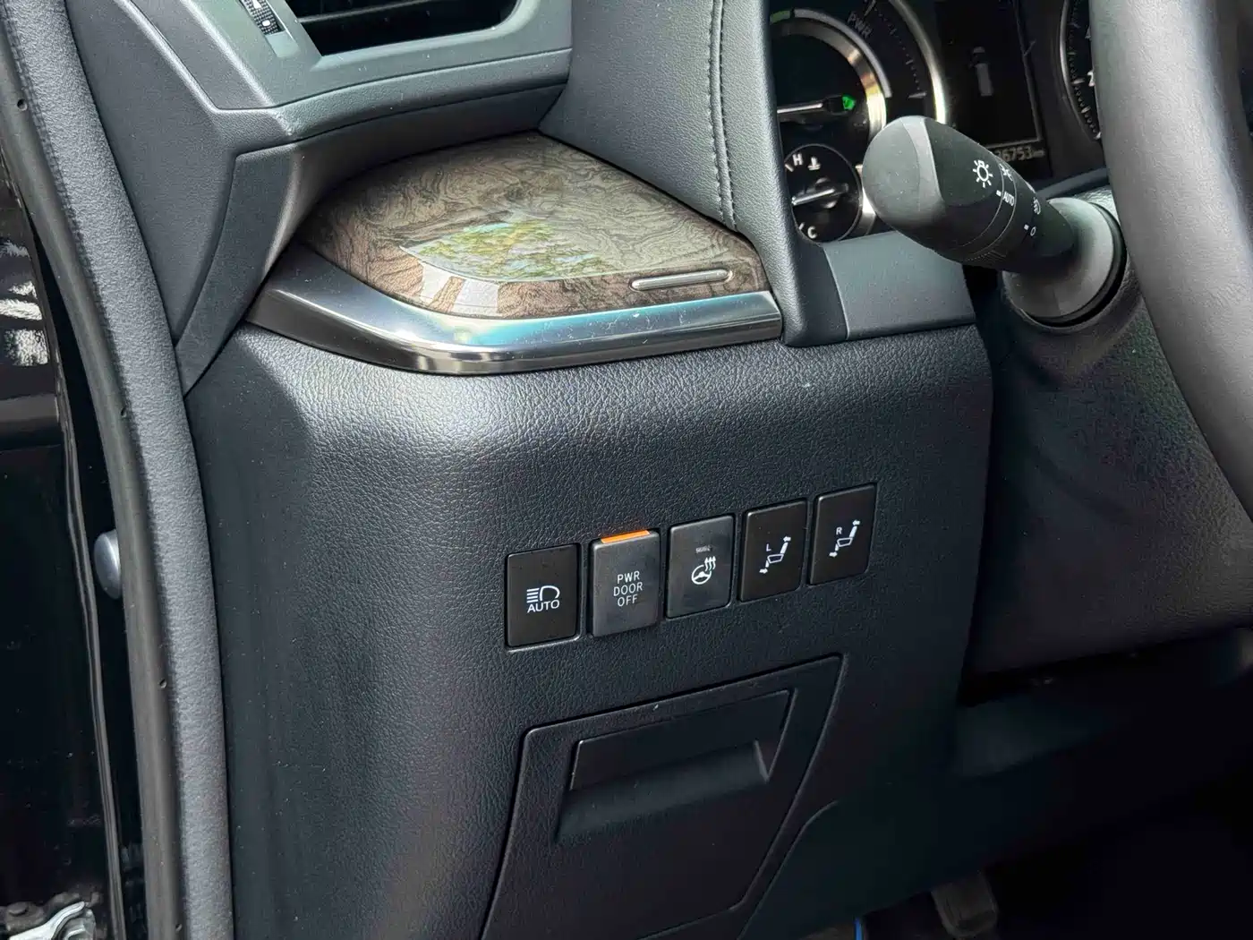 Toyota Alphard 2021 Hybrid 2.5L Ultimate фото 8