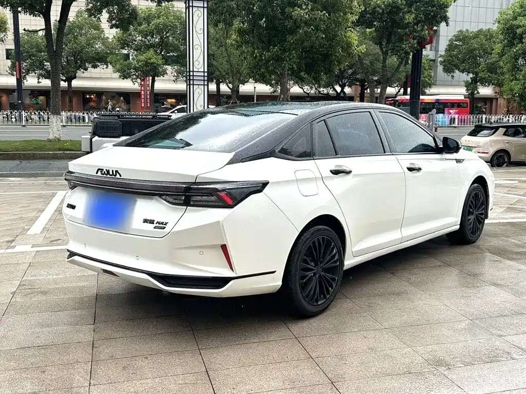 Dongfeng Aeolus Yixuan MAX 2022 2021 1.5T Super Cool Dad Edition