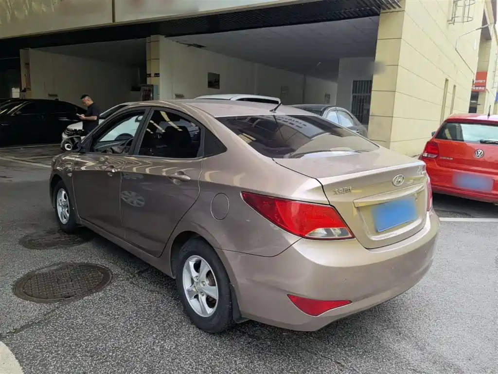 Hyundai Verna 2014 1.4L Automatic Smart GLS фото 5