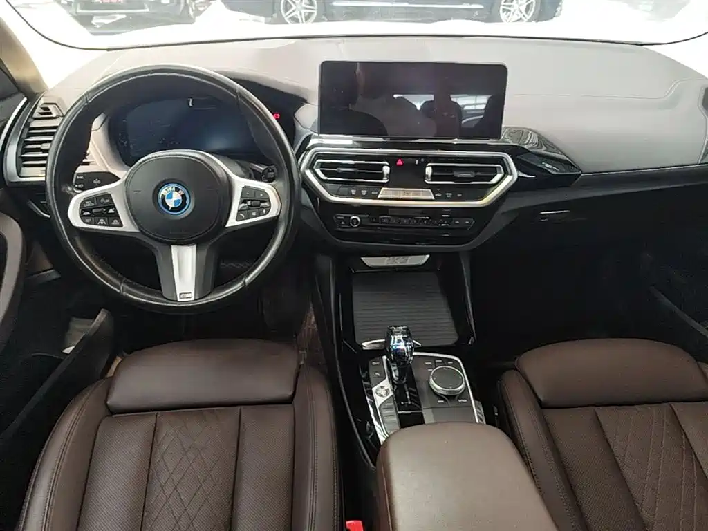 BMW iX3 2022 Leading Edition фото 10