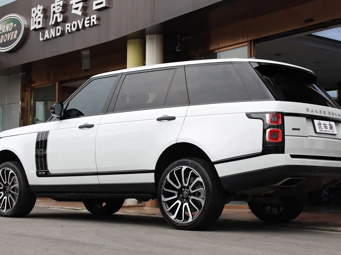 Land Rover Range Rover 2018 3.0 SC V6 Vogue Heritage Extended Edition фото 4