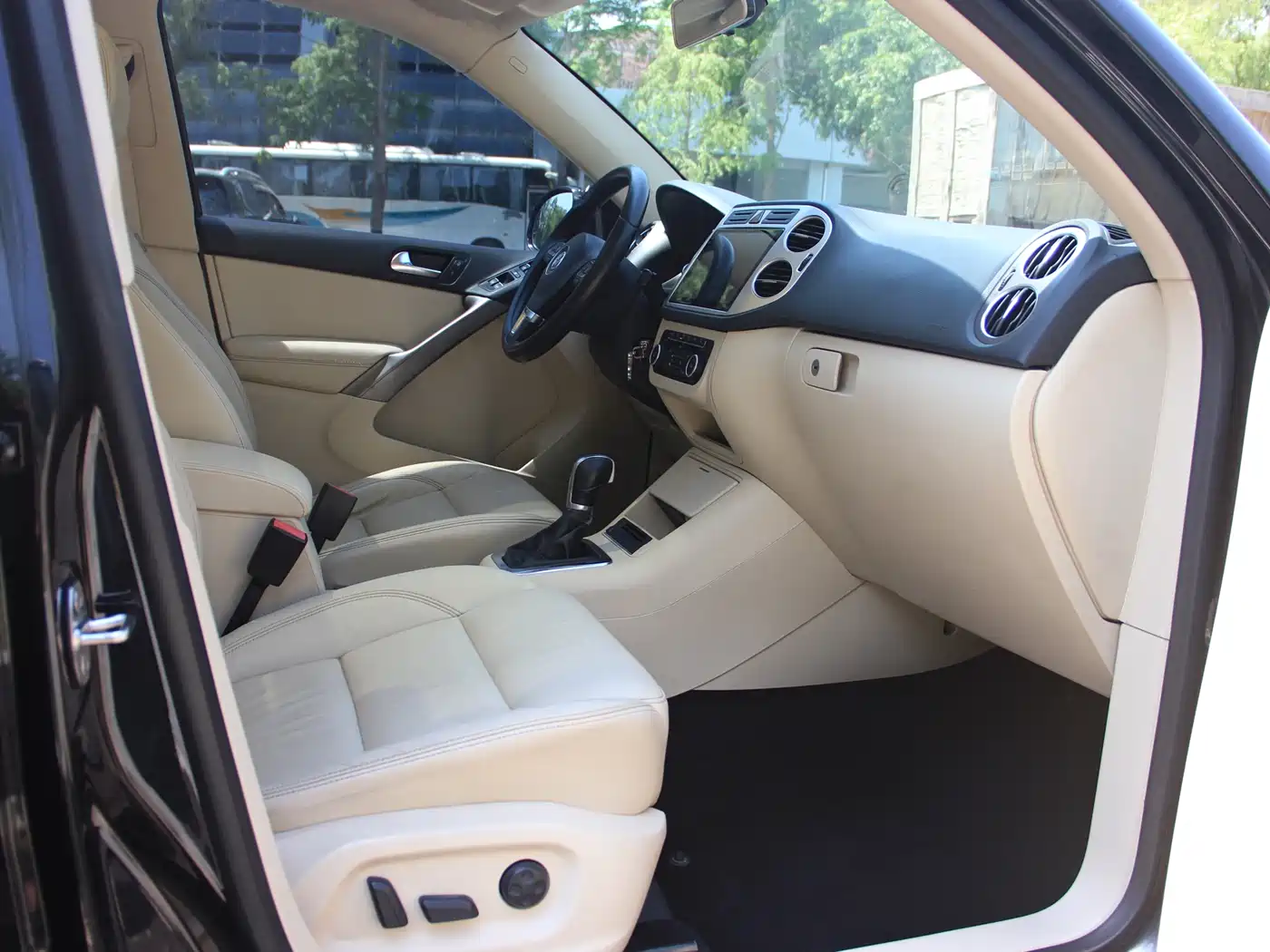 Volkswagen Tiguan 2012 1.8TSI Automatic 4WD Elite Edition фото 15
