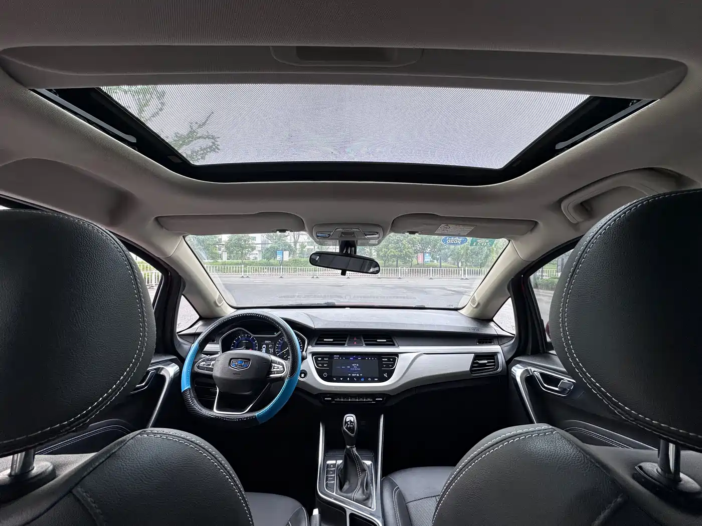 Фото 11 - Geely Vision X3