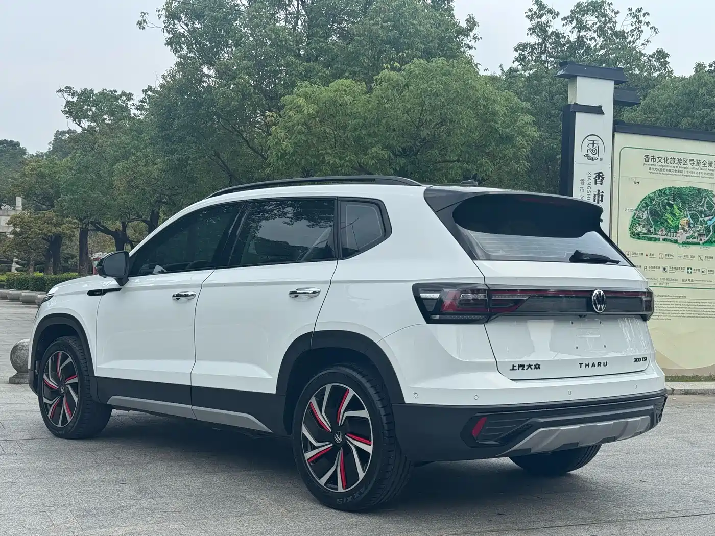 Volkswagen Tharu 2024 300TSI 2WD Moon Premium Edition фото 5