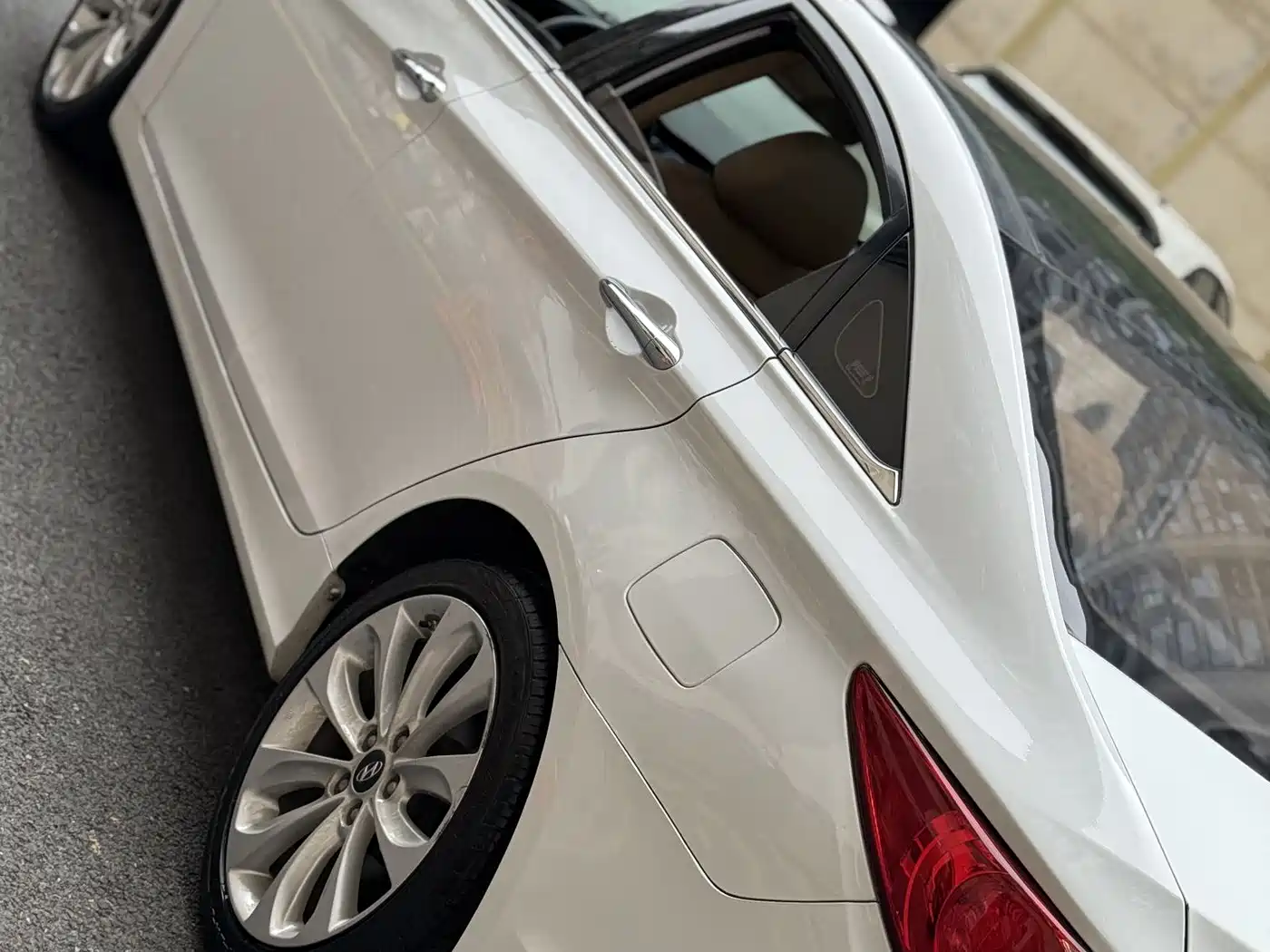 Hyundai Sonata 2011 2.0L Auto Supreme Edition фото 7