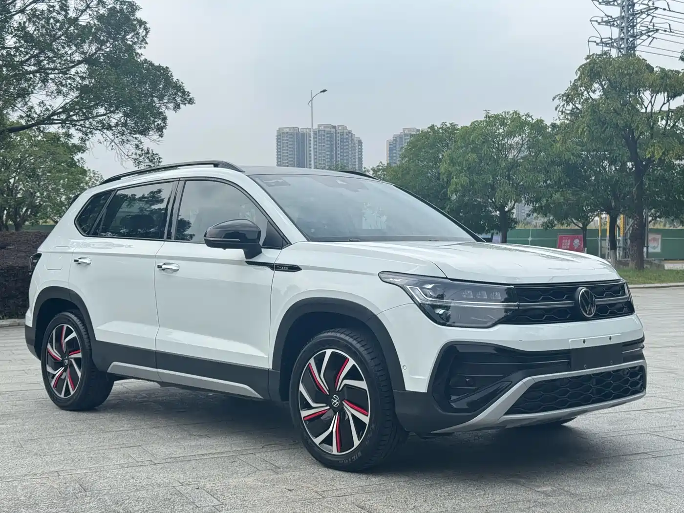 Volkswagen Tharu 2024 300TSI 2WD Moon Premium Edition фото 3