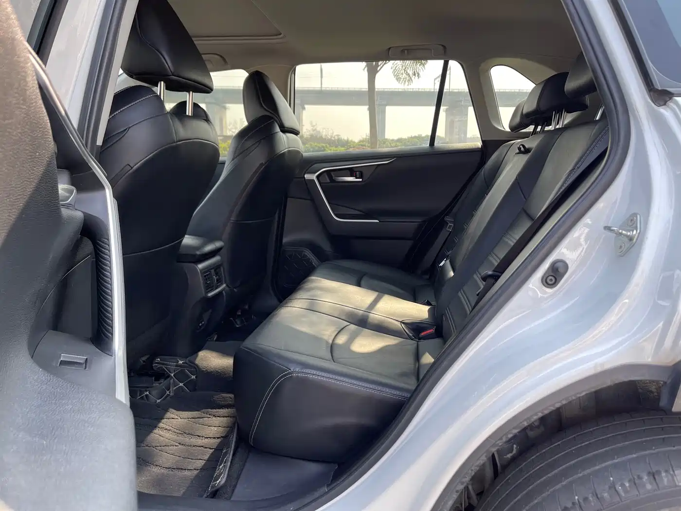 Toyota Wildlander 2022 2.0L CVT AWD Luxury Edition фото 29