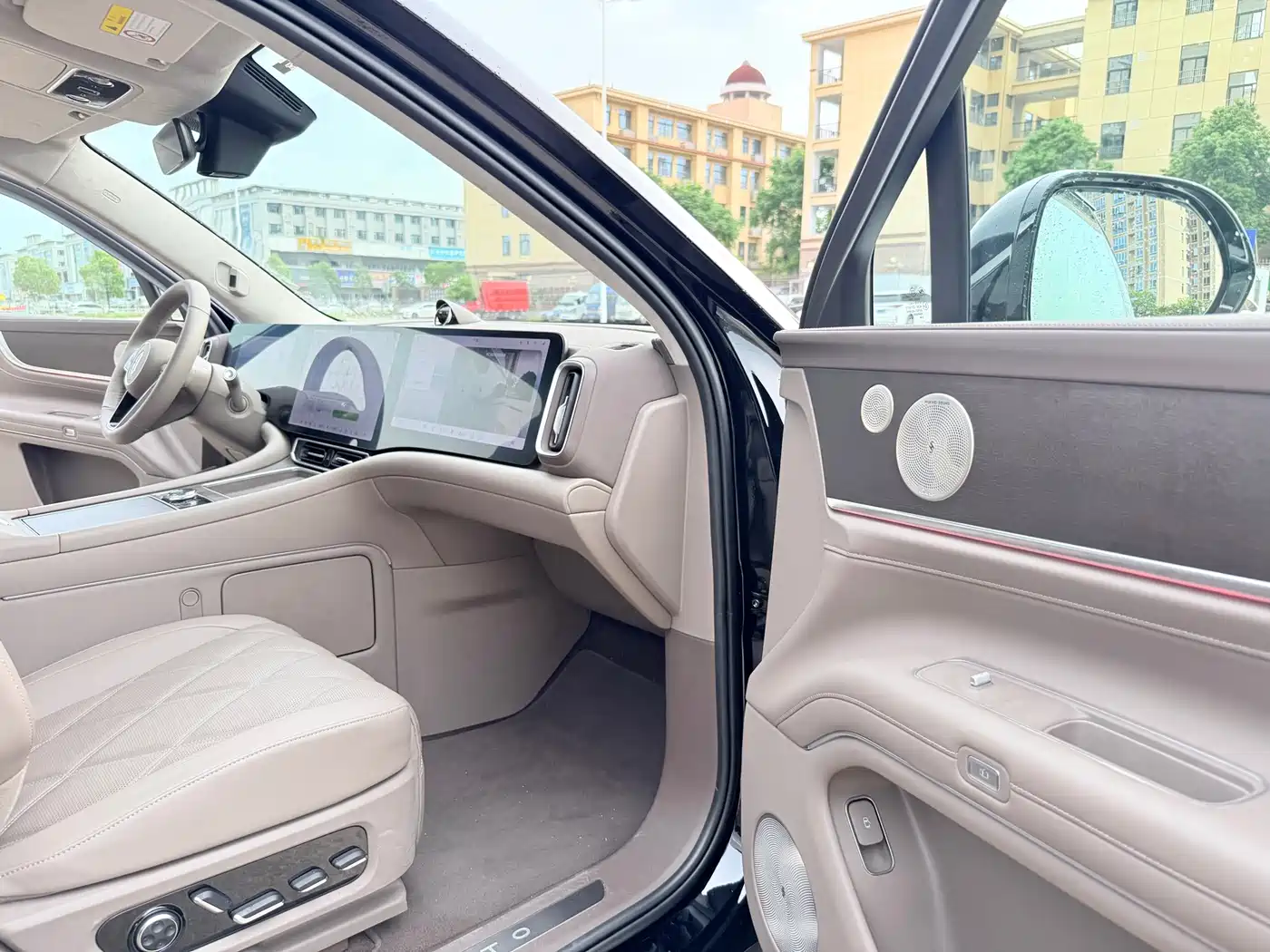AITO Wenjie AITO M9 2025 Extended Range Ultra 52kWh 6-Seater фото 15