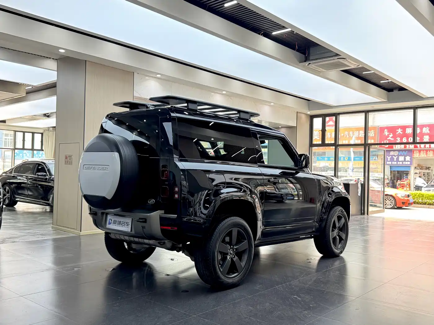 Land Rover Defender 2022 90 2.0T P300 X-DYNAMIC HSE фото 13