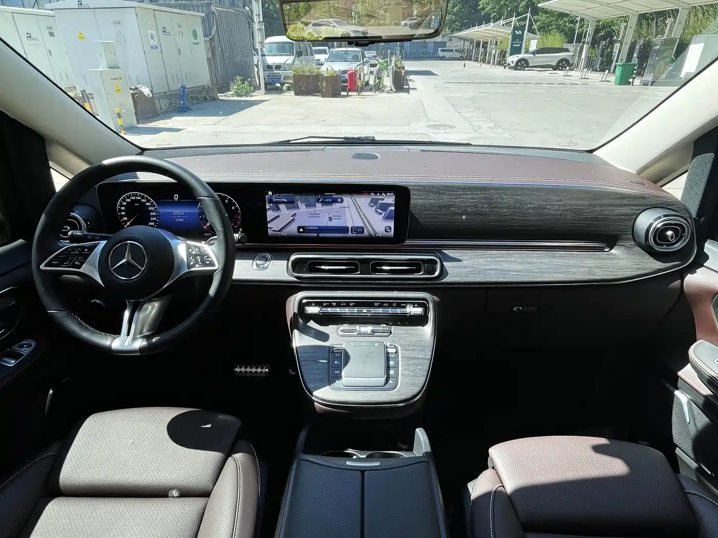 Mercedes-Benz V-Class 2024 V 300 L Long Wheelbase Premium фото 6