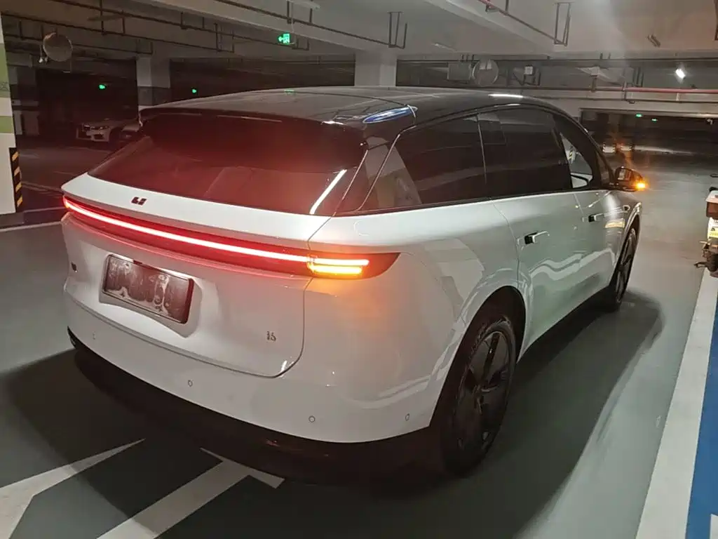 Фото 7 - Li Auto i6