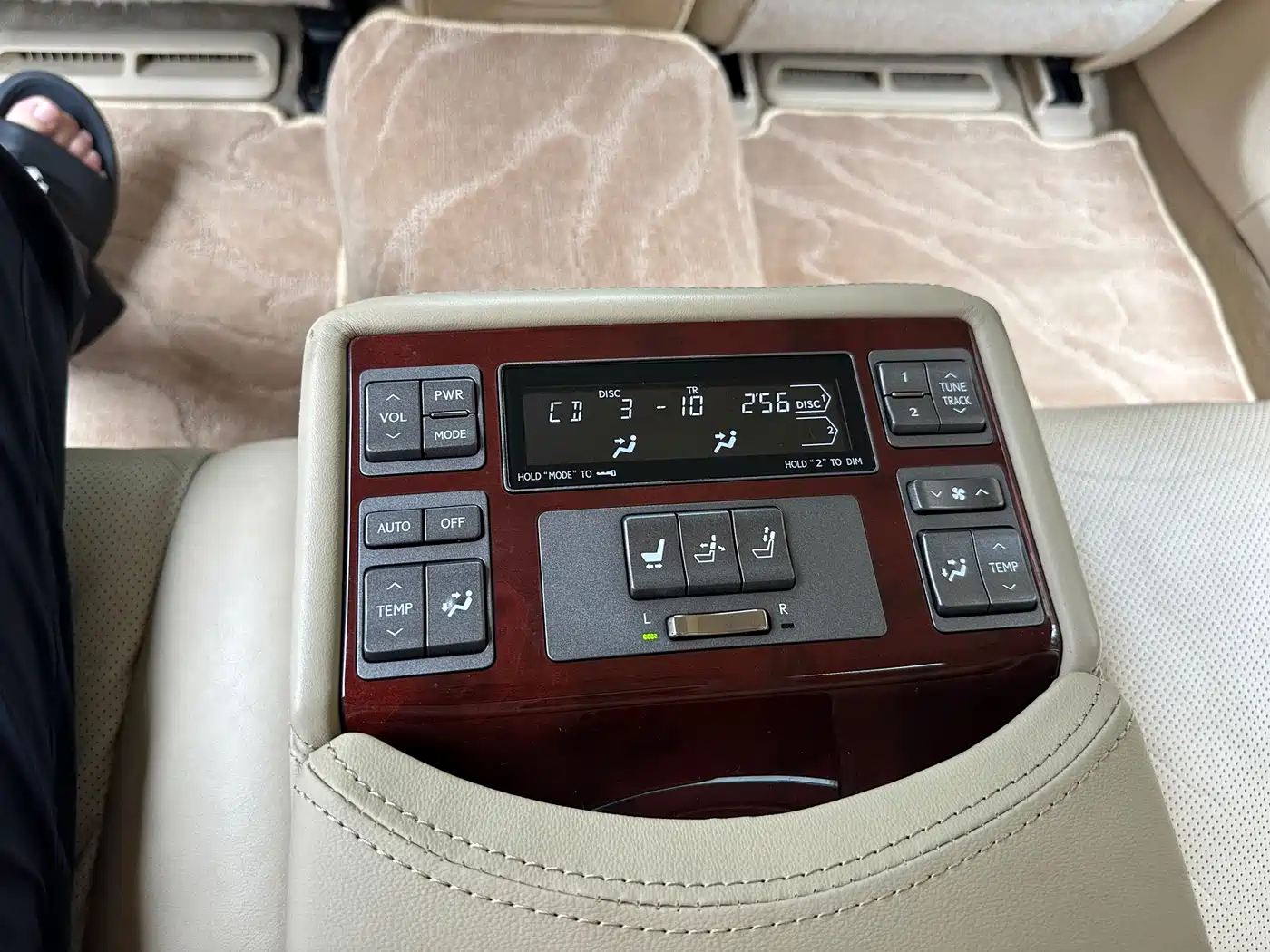 Фото 13 - Lexus LS